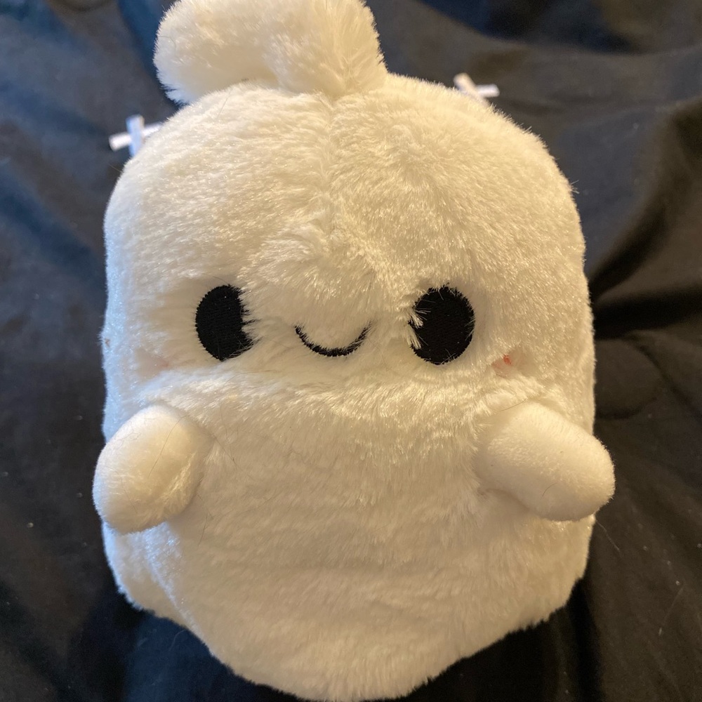 Squishmallow Spooky Ghost. Like new, no stains or spots.